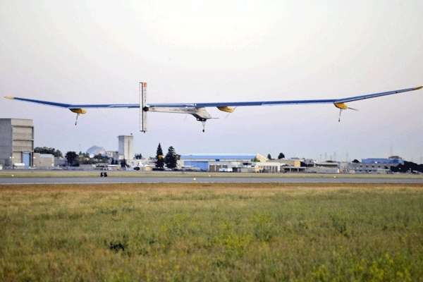 Avião experimental gigante é feito de fibra de carbono e possui 1.600 quilos e envergadora de 63,4 metros, equivalente à de um Boeing 747