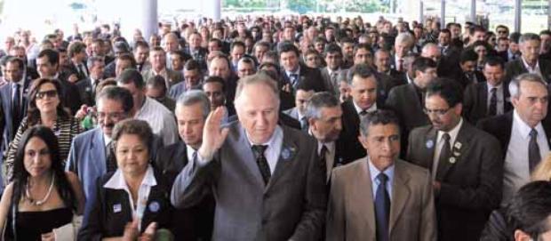 No evento do ano passado, milhares de prefeitos que vieram à capital do país vaiaram a presidente Dilma