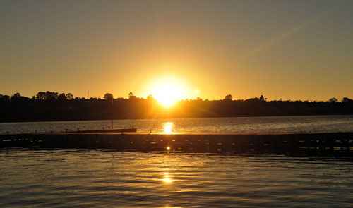 A temperatura mínima registrada na madrugada foi de 15ºC. Nas horas mais quentes, os termômetros não devem passar de 25ºC