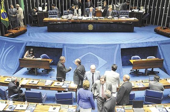 Rejeitada na terça-feira, a proposta que modifica as regras dos suplentes acabou aprovada ontem no Senado