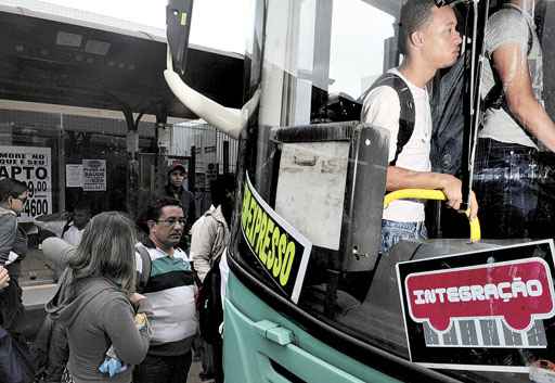 Com o retorno ao velho sistema, o passageiro terá que  pagar a passagem a cada ônibus que pegar a fim de se deslocar na cidade