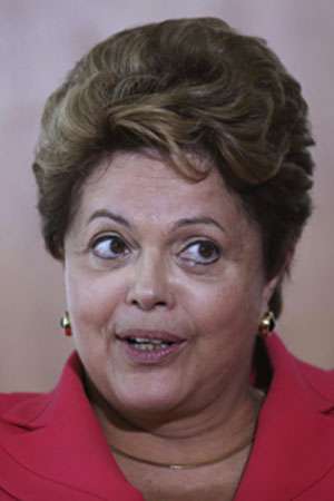 Dilma durante reunião no Palácio do Planalto