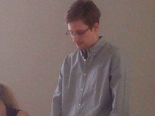 Snowden fala aos representantes de Direitos Humanos no aeroporto de Moscou