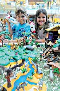 João e Anna Perpétuo: na exposição Playmobil, no ParkShopping