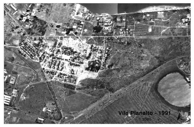 Contrariando as afirmações dos moradores de que ocupam a área há 40 anos ou mais, as imagens de satélite mostram que, na década de 1990, não havia nenhuma habitação no local