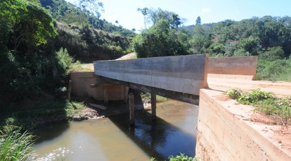 Uma das pontes de Paulistas que já havia sido reerguida, mas recebeu mais verbas federais para o mesmo fim