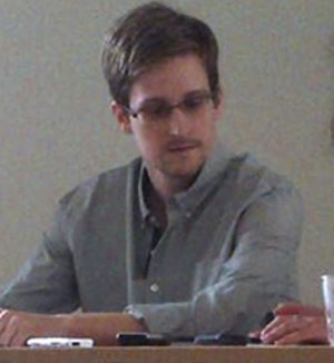 Snowden durante reunião no aeroporto de Moscou