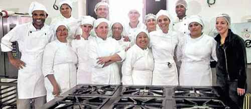 Primeira turma do curso grátis de técnico de cozinha do câmpus do IFB no Riacho Fundo: os estudantes estão aptos a ser ajudantes