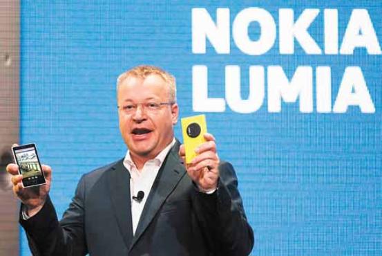 O presidente da Nokia Stephen Elop durante a apresentação do Lumia 1020: foco na qualidade da imagem