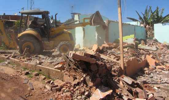 Comitê de Combate ao Uso Irregular do Solo remove obras ilegais no Gama e em Ceilândia