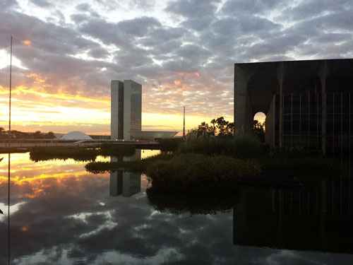 Amanhecer na capital: nuvens no céu não indicam chuva, diz meteorologista