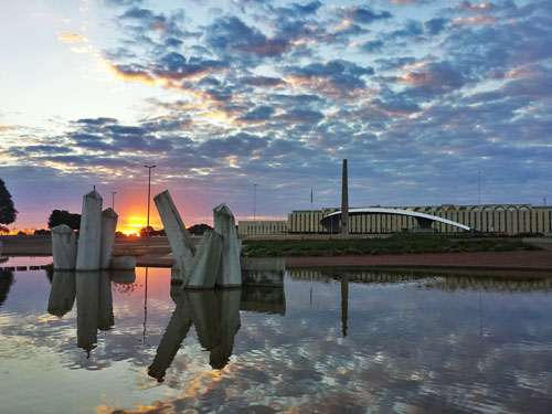 Praça dos Cristais: céu amanheceu nublado