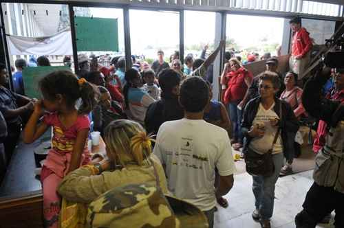 Cerca de 700 agricultores ligados à Federação dos Trabalhadores da Agricultura Familiar do DF e Entorno (Fetraf-DFE) estão deixando neste momento a sede do Instituto Nacional de Colonização e Reforma Agrária (Incra)