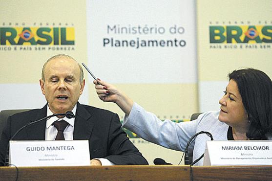 Guido Mantega bem que tentou fazer um ajuste mais consistente nas contas públicas. Mas prevaleceu a posição de Miriam Belchior