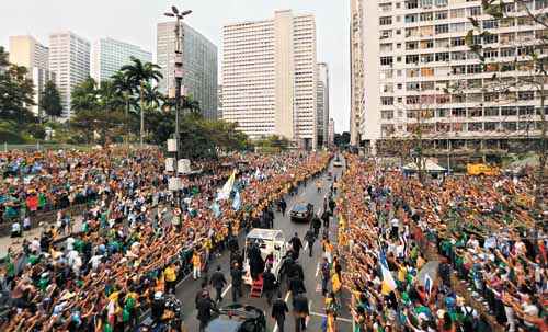 Chegada do papa mobilizou milhares de brasileiros que, desta vez, invadiram as ruas da capital carioca em torno da fé e da esperança de um país melhor