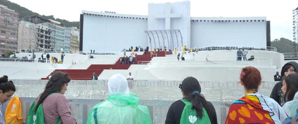 Os termômetros marcam 19 graus na famosa praia do Rio de Janeiro