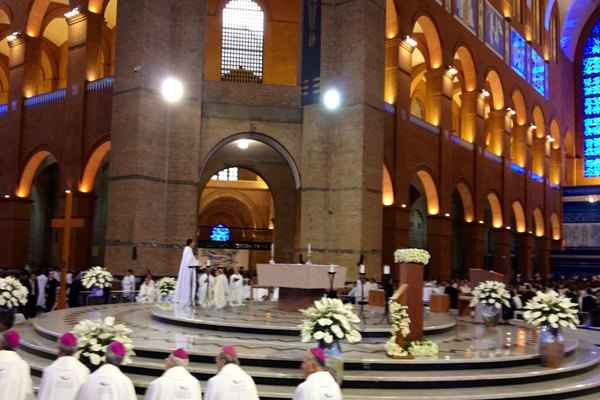 Está tudo pronto para missa no Santuário de Aparecida