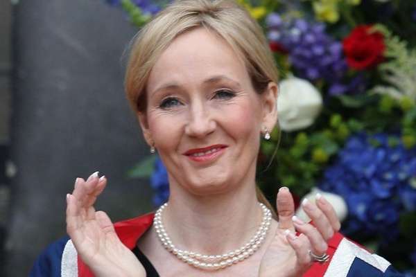 J.K. Rowling confirma continuação do romance policial de seu alter ego