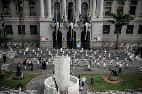 Serão julgados, no Tribunal da Barra Funda, os 26 policiais militares (nove deles ainda na ativa) integrantes do 1º Batalhão de Choque, acusados da morte de 73 detentos no terceiro pavimento do Pavilhão 9 do antigo presídio