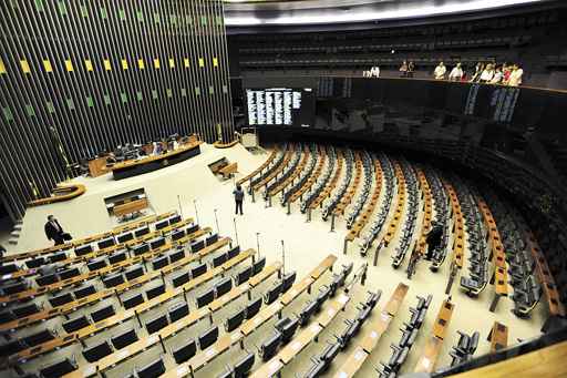 Em 17 de julho, último dia de trabalho antes do recesso branco, o plenário da Câmara dos Deputados já se encontrava praticamente abandonado