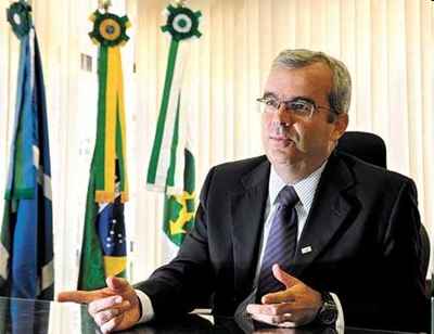 Propostas foram entregues ao reitor da UnB, Ivan Camargo