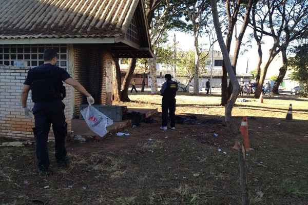 A polícia achou um saco usado para colocar gasolina no local do crime