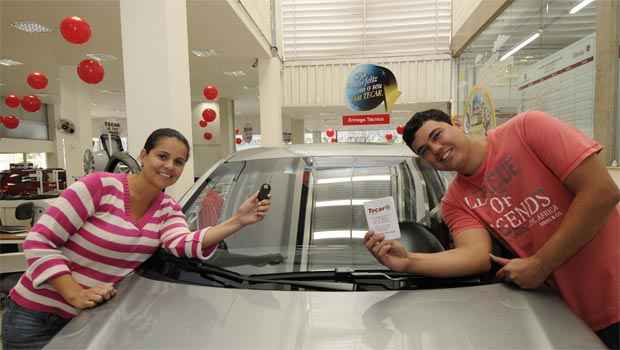 Fabiana e Bruno Agostinho adquiriram um automóvel zerinho na semana passada: 'Ainda está valendo a pena'