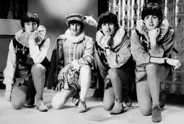 Além de permanece no topo da lista até hoje, Beatles é o grupo que mais emplacou hits no primeiro lugar do Hot 100. Foram 20 músicas acima de todo mundo