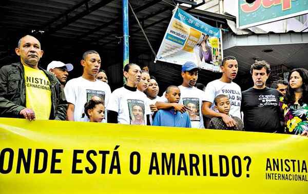 Mulher e filhos de Amarildo, além de parentes da juíza Patrícia Accioli, assassinada em 2011, participaram da manifestação para cobrar respostas