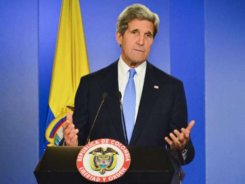 Antes de chegar ao Brasil: John Kerry participa de coletiva no Palácio Narina em Bogotá