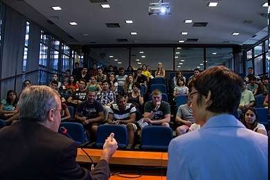 Jovens vindos de lugares como Alemanha, Espanha, Coréia do Sul, Suriname e República Tcheca escolheram a Universidade de Brasília para estudar matérias que vão da Música à Engenharia Mecatrônica