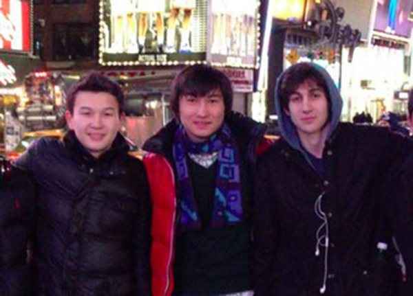 Dias Kadyrbayev e Azamat Tazhayakov, ambos de 19 anos, foram indiciados na semana passada por 