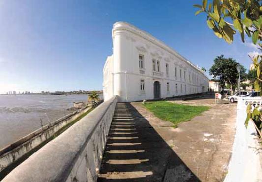 Palácio dos Leões, sede do governo estadual: estilo neoclássico