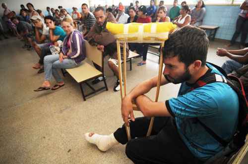 Hospital da Ceilândia: pacientes enfrentam filas enormes na espera por atendimento médico