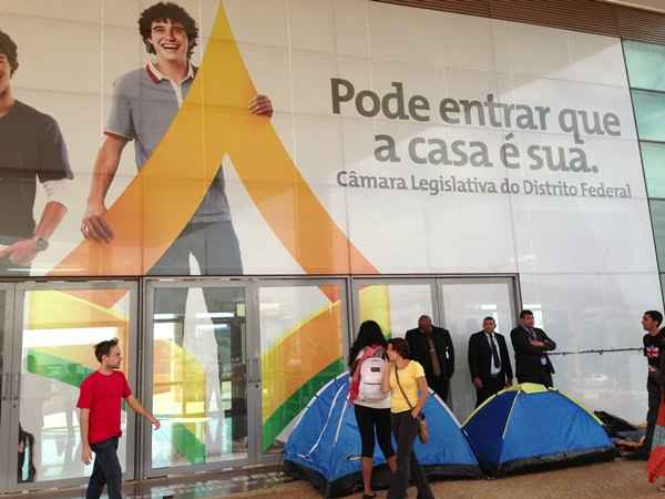 Novos manifestantes são impedidos de entrar na Câmara