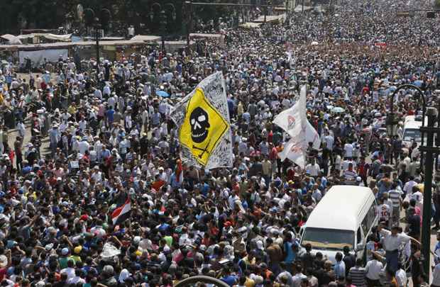 Milhares de partidários do presidente egípcio deposto, Mohamed Morsy se reúnem no Cairo na 