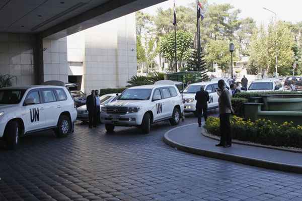 Mais de 10 inspetores seguiram para um hotel da capital da Síria sem dar qualquer declaração aos jornalistas