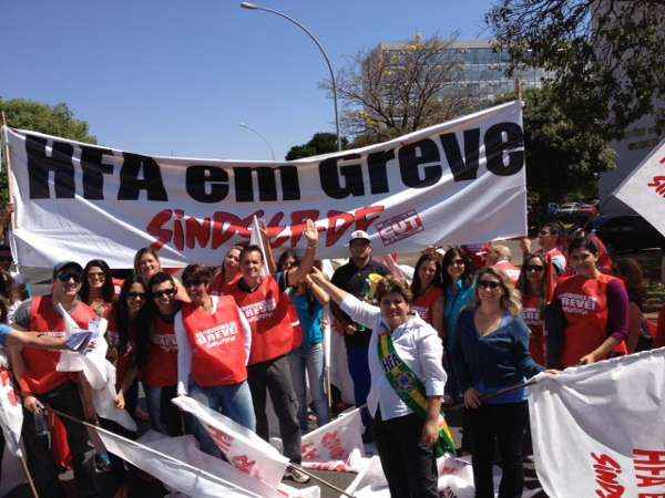 Manifestação dos servidores do HFA em frente ao ministério do planejamento