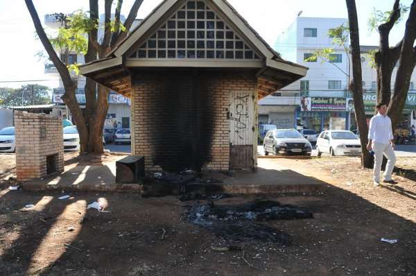 Local onde o morador de rua do Guará foi queimado vivo