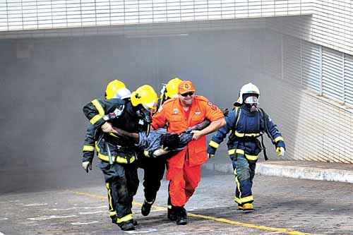 Acidente do Ministério dos Esportes: bombeiros resgatam Wilson Pires