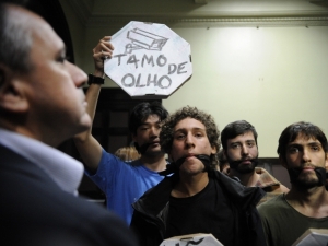 Manifestantes chegaram a invadir a Câmara Municipal do Rio contra a CPI do Ônibus