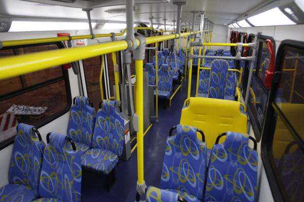 Os novos ônibus oferecerem integração, o que garante aos usuários pagar apenas R$3 para utilizar até três linhas