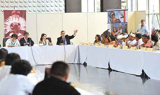 Carvalho participa de reunião com índios: governo promete editar portaria