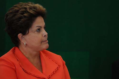 Dilma na posse do novo ministro das relações exteriores Luiz Alberto Figueiredo, em cerimônia realizada no Palácio do Planalto