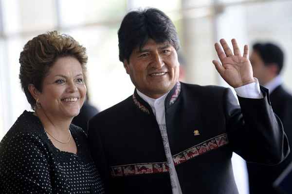 Os presidentes do Brasil, Dilma Rousseff, e da Bolívia, Evo Morales, durante a Cúpula de Chefes de Estado do Mercosul e Estados Associados