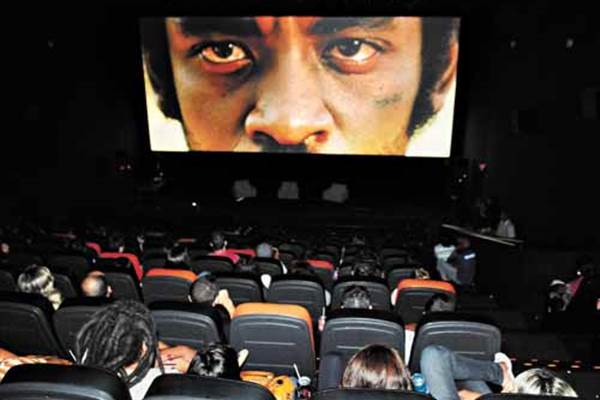 Faroeste caboclo, inspirado em canção de Renato Russo, estabeleceu recorde de bilheteria no cinema brasiliense