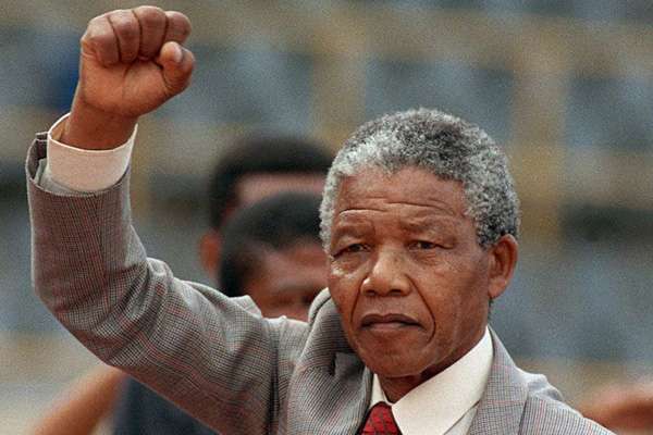 Triunfalmente eleito na primeira eleição democrática do dia 27 de Abril de 1994, Mandela marca desde o seu discurso de posse a missão que guiaria a sua presidência