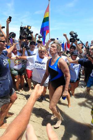 Diana recebe o carinho de fotográfos, jornalistas e turistas em Key West