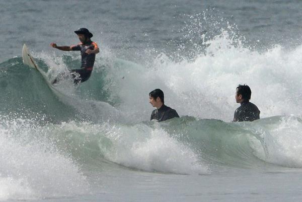 A água é segura, pelo menos para os padrões japoneses. Segundo os últimos resultados publicados antes do vazamento, um litro de água do mar continha 2,96 becquerels (Bq) de césio 137 e 3,27 de césio 134, o que representa uma taxa acumulada de 6,22 Bq por litro