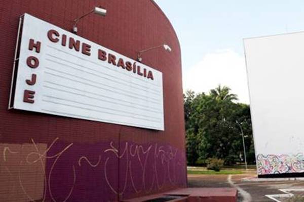 Cine Brasília deveria ter sido reinaugurado em setembro de 2012